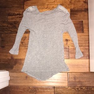 Gray elbow length top
